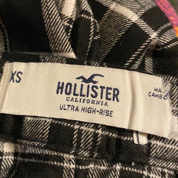 Hollister Black Pleated Skirt with Side Zipper Mini Size XS - Picture 3 of 3